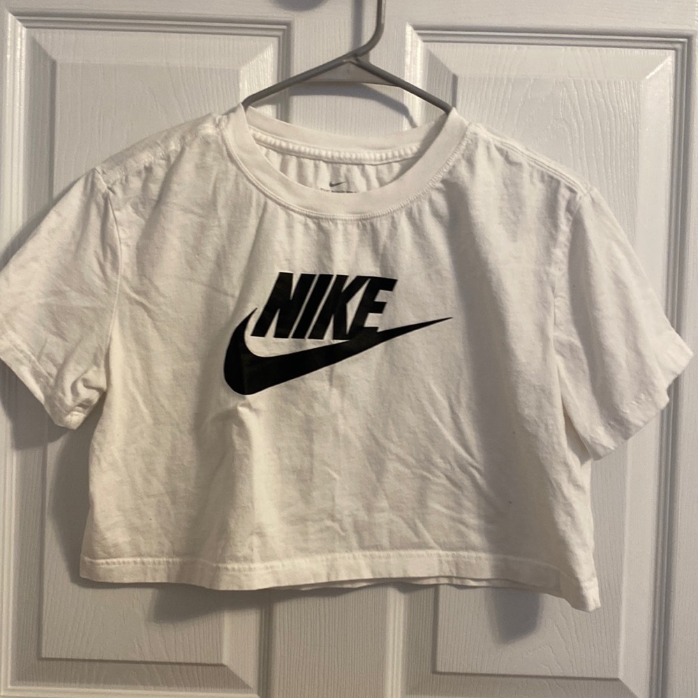 nike cropped tee shirt